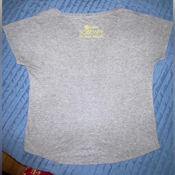 SOBEWFF South Beach Wine & Food Festival T-shirt Retro Rainbow 🌈 Graphic - Picture 4 of 6